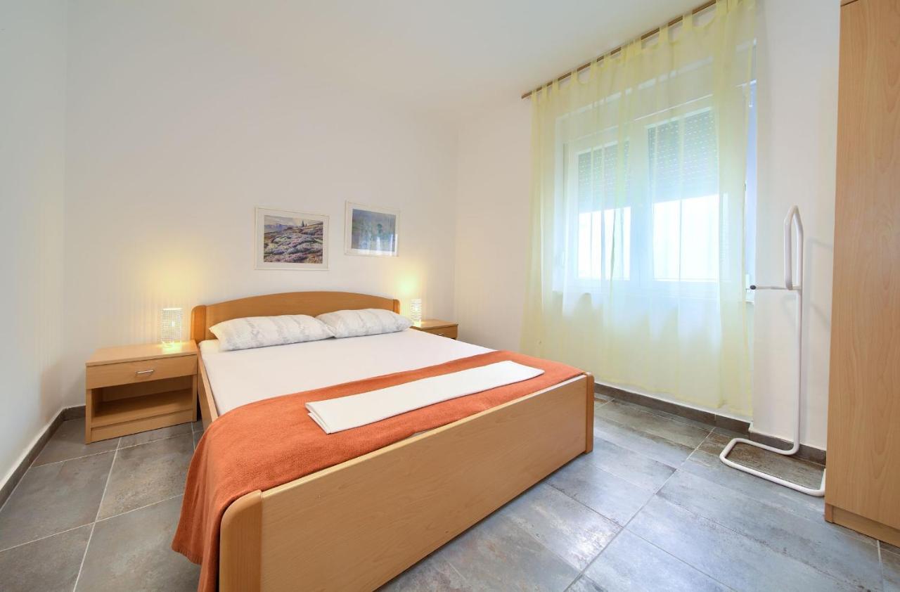 Apartments Dubravka Крк Екстер'єр фото