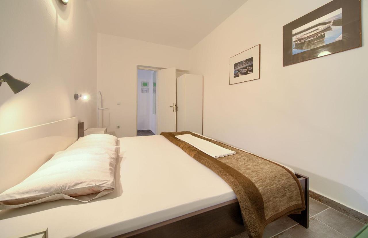 Apartments Dubravka Крк Екстер'єр фото