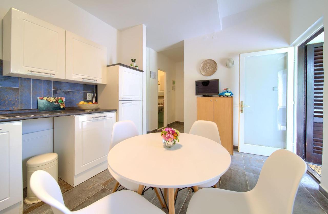 Apartments Dubravka Крк Екстер'єр фото