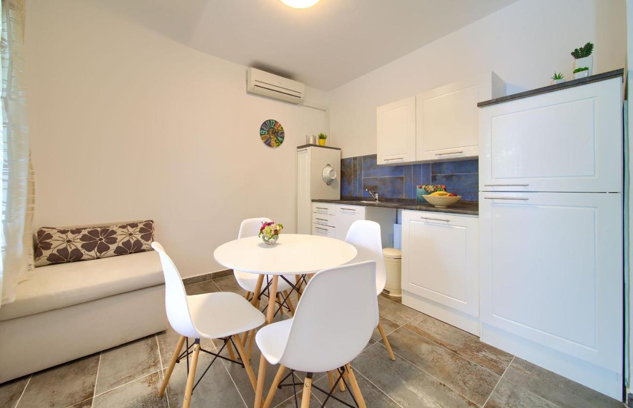 Apartments Dubravka Крк Екстер'єр фото